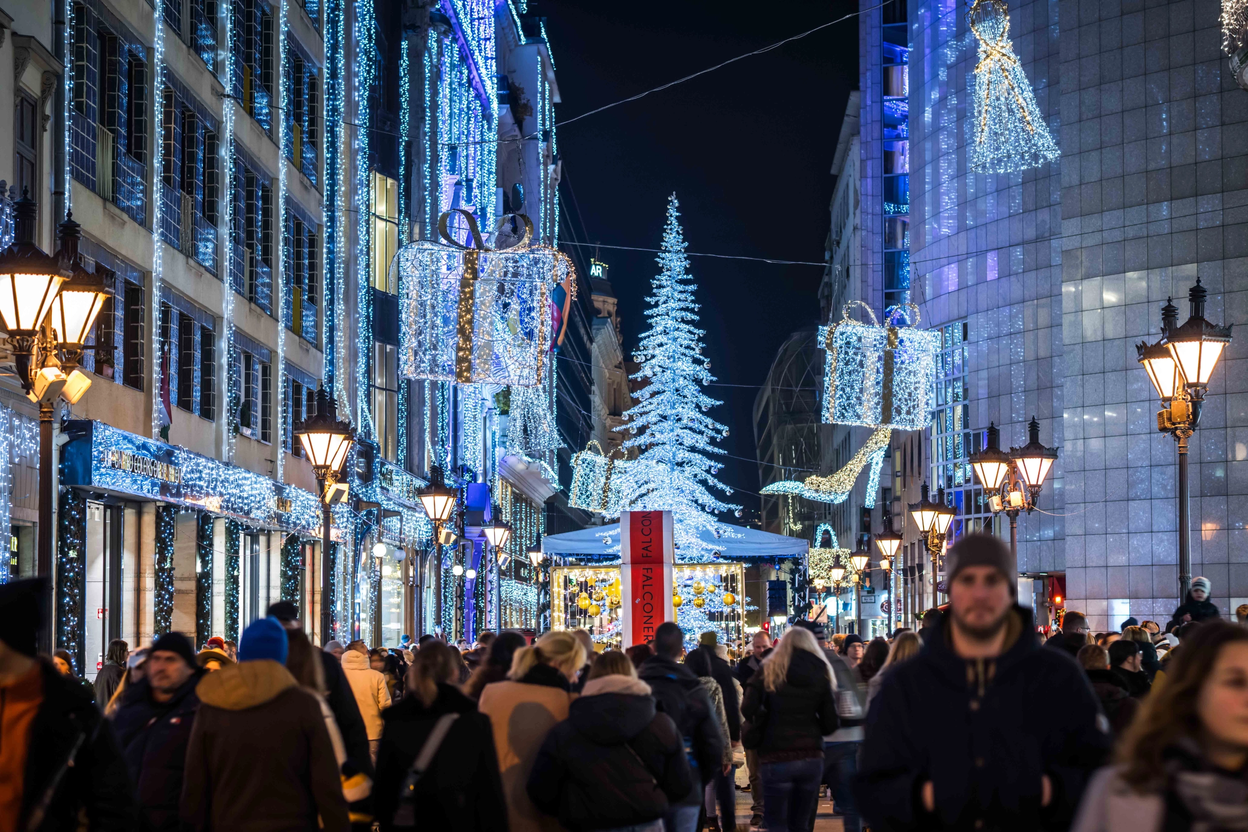 Festive lights at Fashion Street